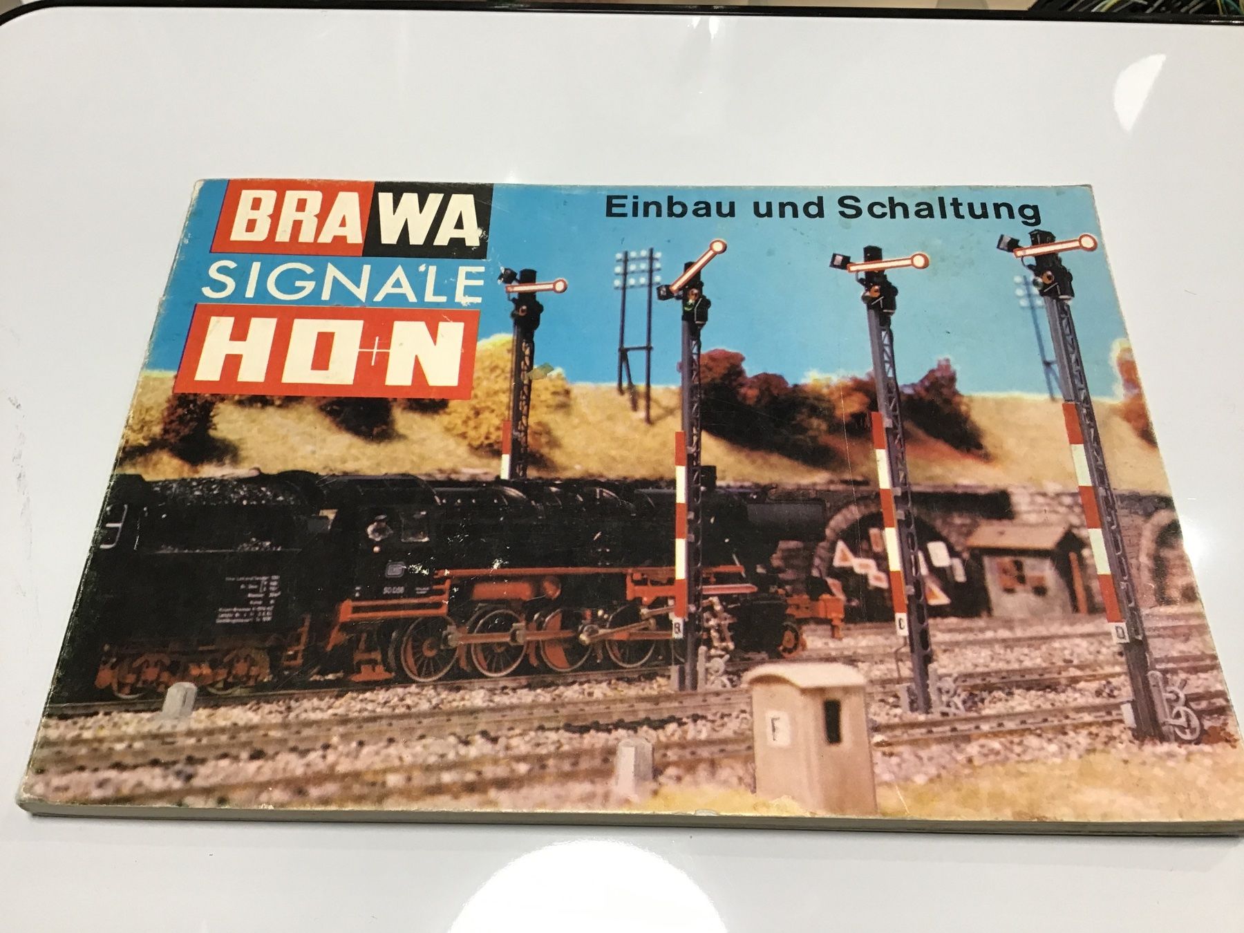 Brawa Modelleisenbahnen: Brawa Signale H0+N - Einbau und Schaltung – Gebraucht aus Männedorf von Modelle-aller-Art