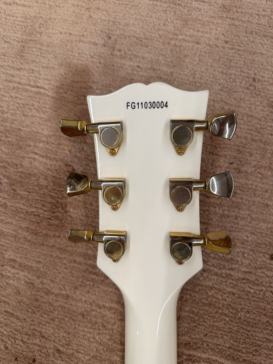 Musikinstrumente: E-Gitarre "Burny" weiss mit Gigbag, 2011 – Gebraucht aus Tschierv von Screamingwolfguitars 4