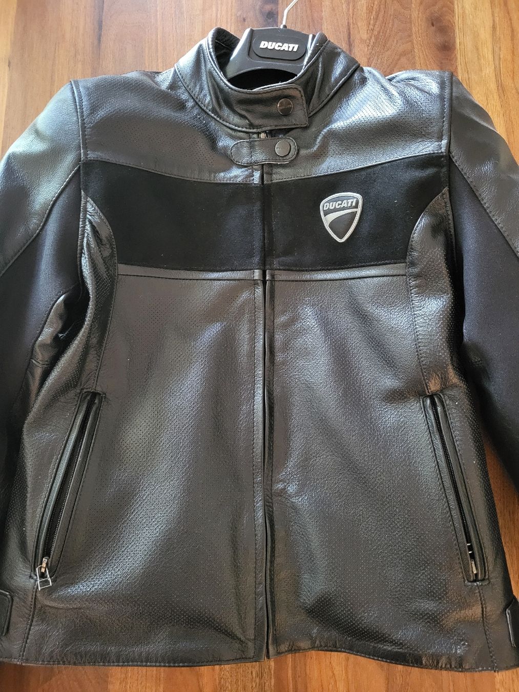 Ducati Giacche: Ducati Lederjacke Damen – Nuovo (secondo la descrizione) da Fruthwilen venduto da Mostro-Medusa 1