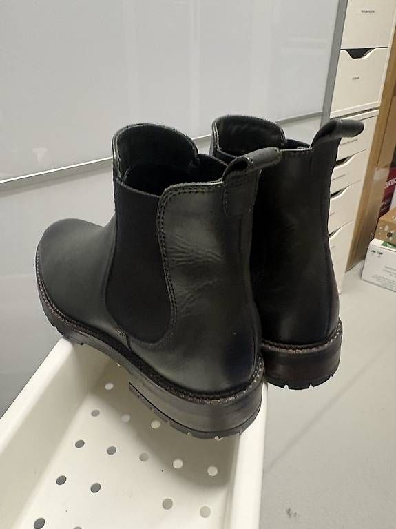 Scarpe da donna: Stiefelette Gr. 39 dunkelgrün – Usato da Meisterschwanden venduto da Michael_Meisti5616 2
