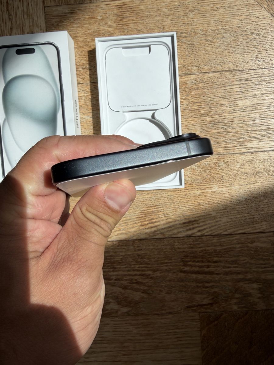 Apple Telefoni cellulari / Smartphones: Neues Iphone 15 128gb Schwarz  – Nuovo e nell'imballaggio originale da Bern venduto da Alexandro 3