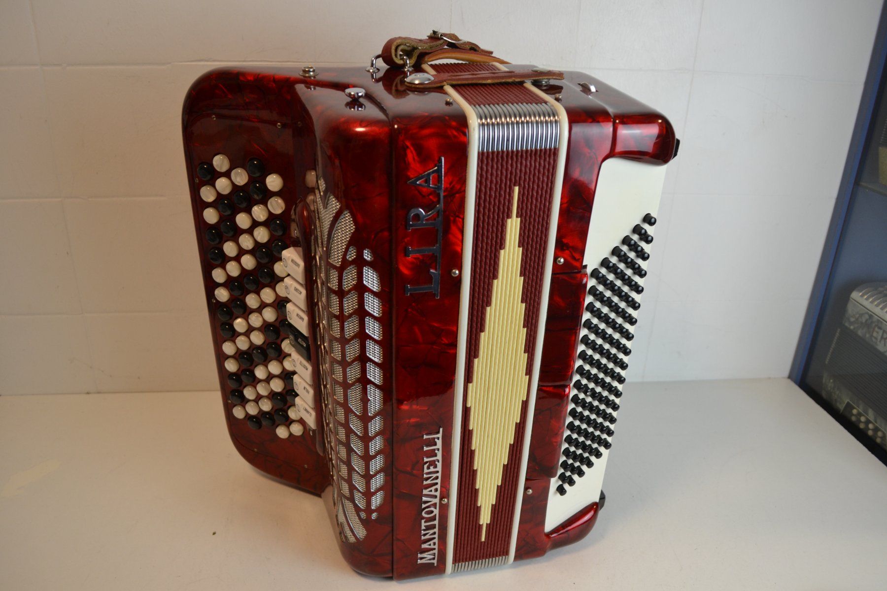 Strumenti musicali: Akkordeon chromatisch Mantovanelli Lira – Usato da Zürich venduto da baumusik 7