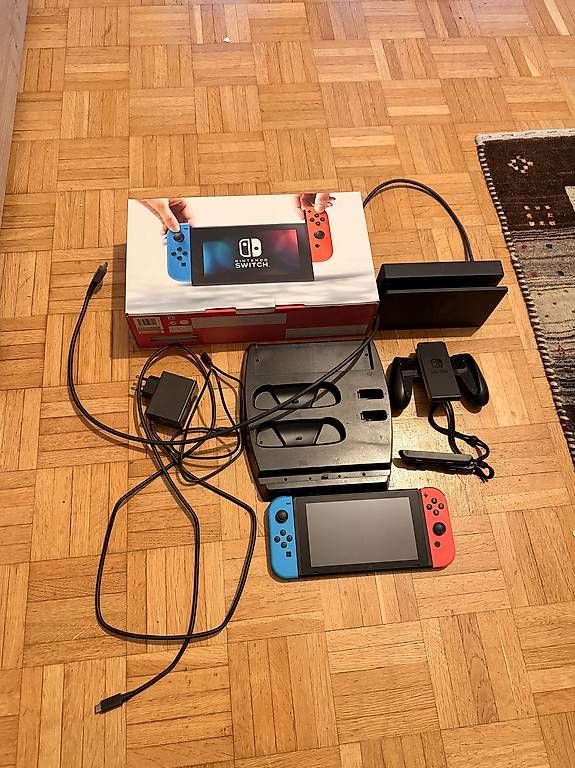 Console: Nintendo switch 1 avec joy-con – Usato da Châtel-St-Denis venduto da Mica.zimmermann 1