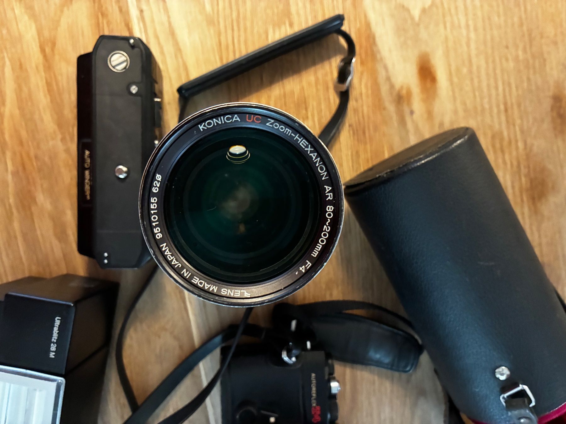 Konica Fotocamera: Konica Autoreflex T4 Analogkamera mit Auto Winder, Blitz – Usato da Goldau venduto da Tancha 2