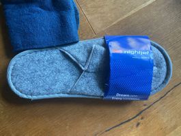 Pantoffeln für im Haus und nach dem Duschen. Gr. 44, grau