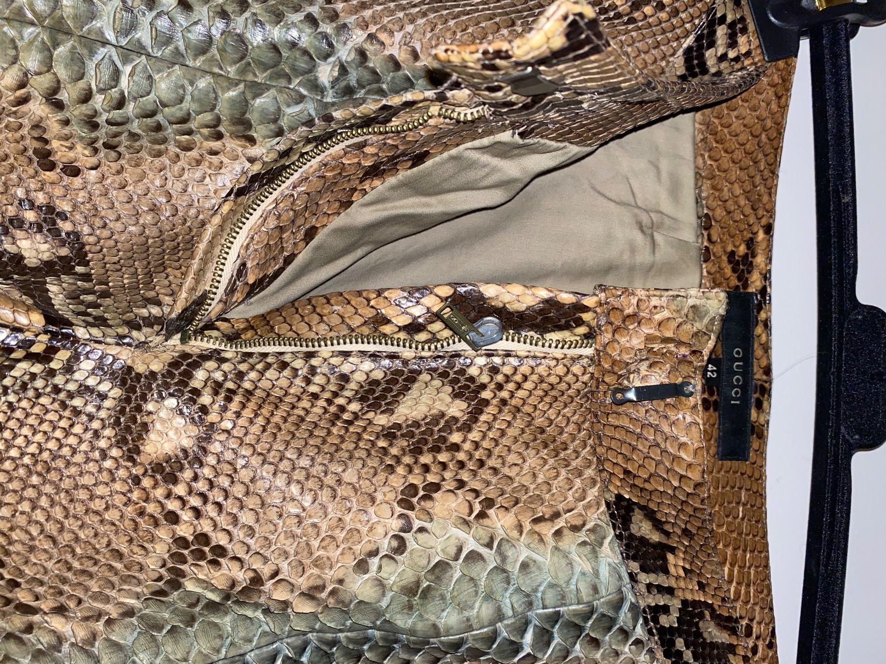 Gucci Pantaloni: GUCCI PYTHON LEATHER FLARED PANTS SIZE 42 COLLECTORS PIECE – Usato da Birsfelden venduto da Brut 6