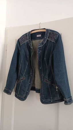 Jeansjacke mit Glitzereinsatz