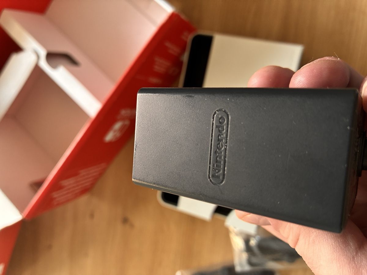 Nintendo Console: Nintendo Switch OLED Weiss Wie Neu – Usato da Möriken AG venduto da mat_qk5v 7
