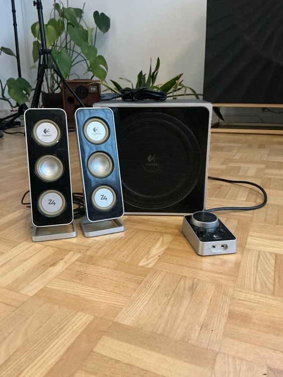 Verkaufe Logitech Z4 Lautsprecheranlage – Guter Zustand! (Gebraucht) in ...