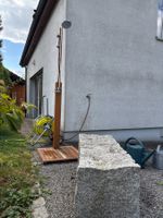 Aussendusche aus Holz mit Regendusche & Handbrause
