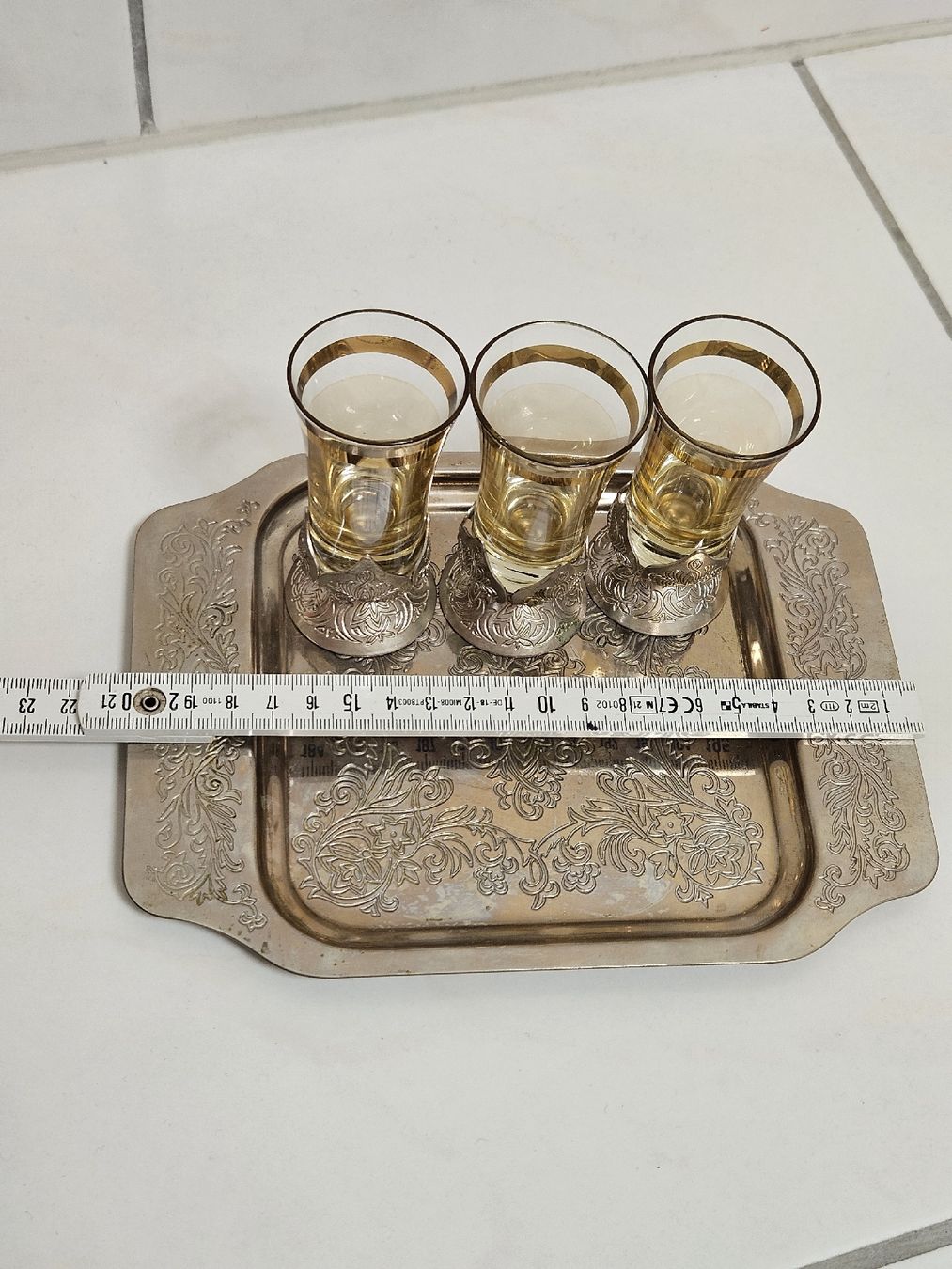 Bicchieri: Schnapsgläser Set 7-teilig mit Tablett silberfarbe – Usato da Schlieren venduto da Bestleo 5