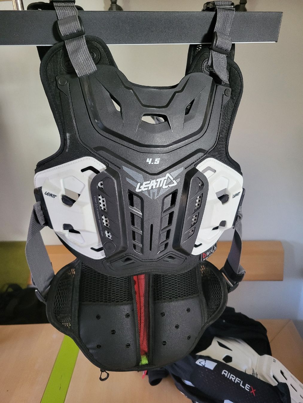 Leatt Zaini: Leatt 4.5 Hydra 25L – Usato da Hausen am Albis venduto da Rico.J