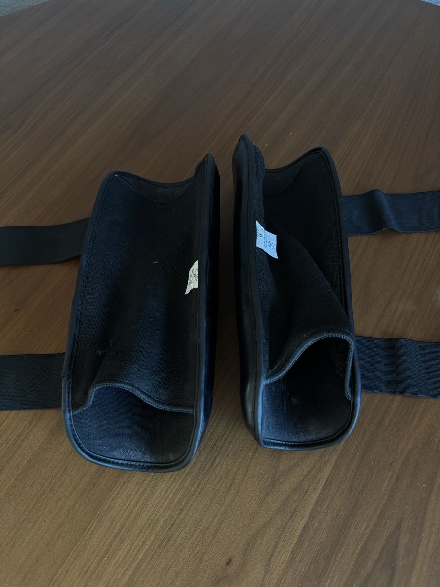 Protezioni & Imbottiture: Top Ten black shin guards, size M – Usato da Zürich venduto da byjtew 1
