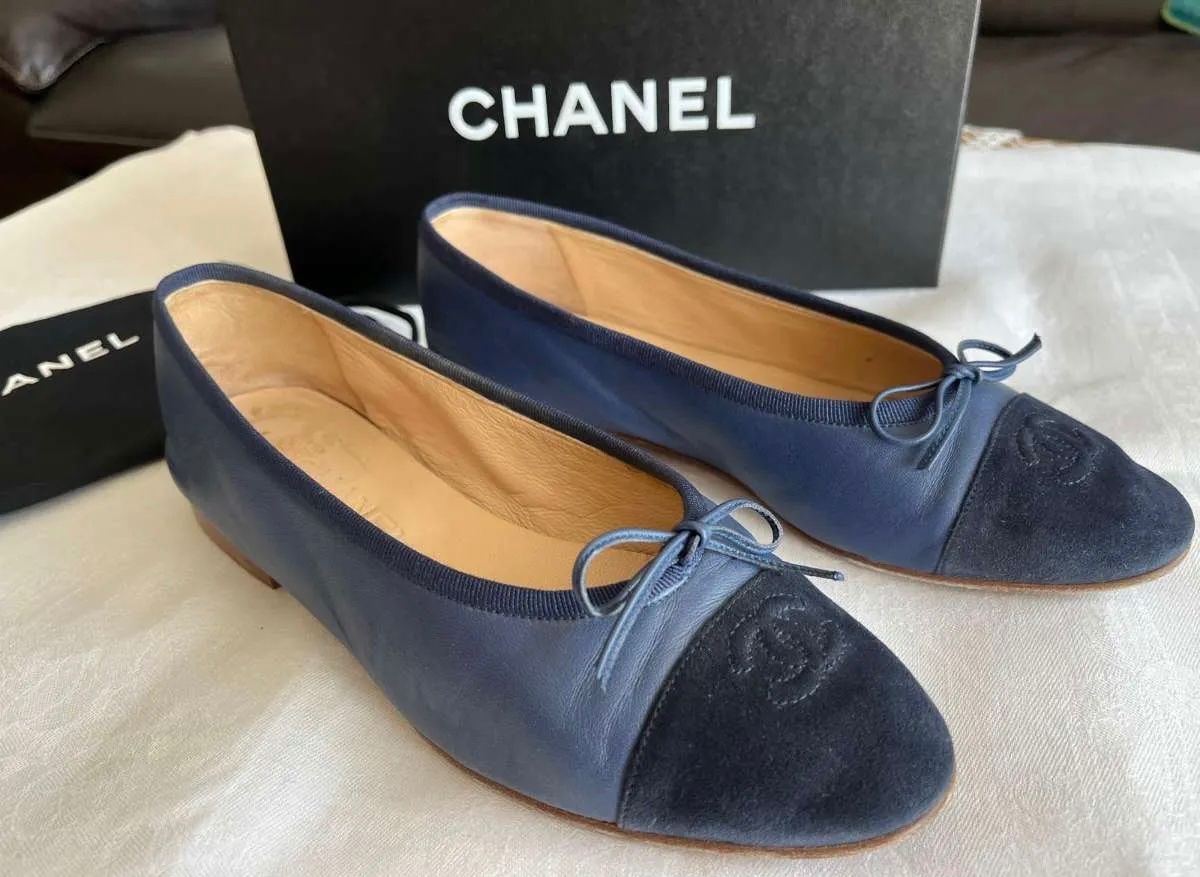 Chanel Scarpe da donna: Chanel Ballerina, Gr. 38, blau – Nuovo (secondo la descrizione) da Triesen venduto da dardaleni 1