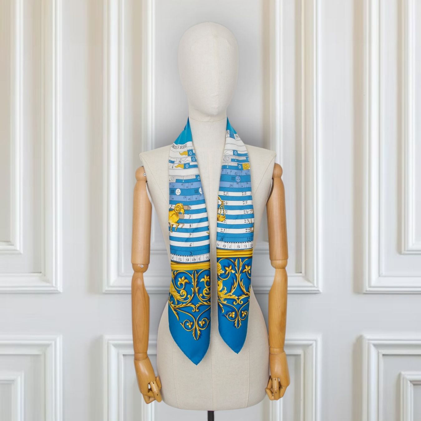 Hermès Foulard & Sciarpe: Hermès Carré "Dies et Hore" blau – Usato da Binningen venduto da Designerlabels 2