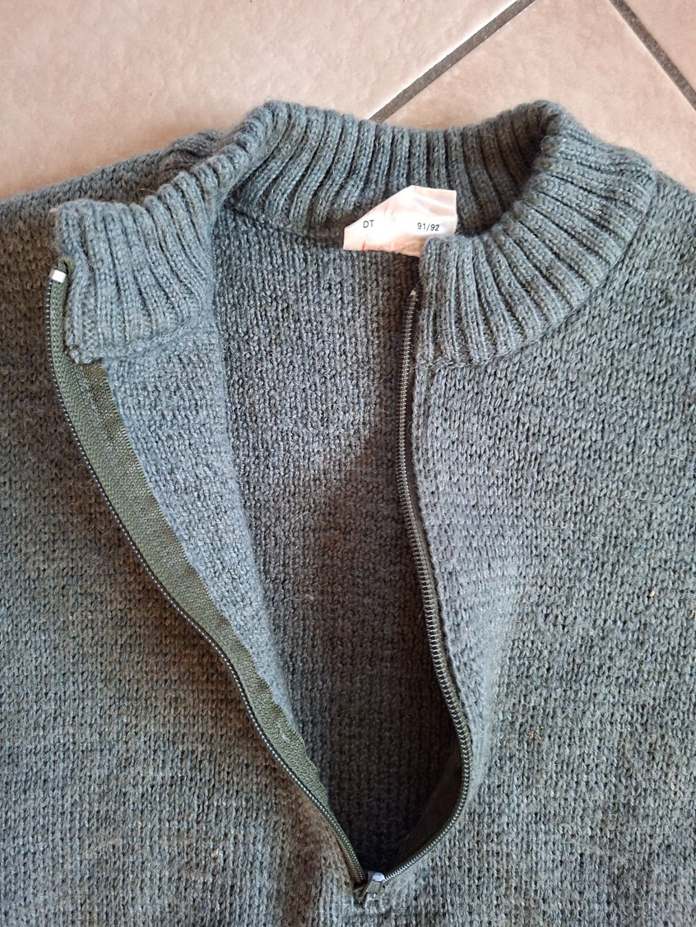 Schweizer Armee Uniformi: Schweizer Armee Militär Woll Pullover,  Grösse 52 – Usato da Schwanden Sigrisw venduto da len_9yqg 1