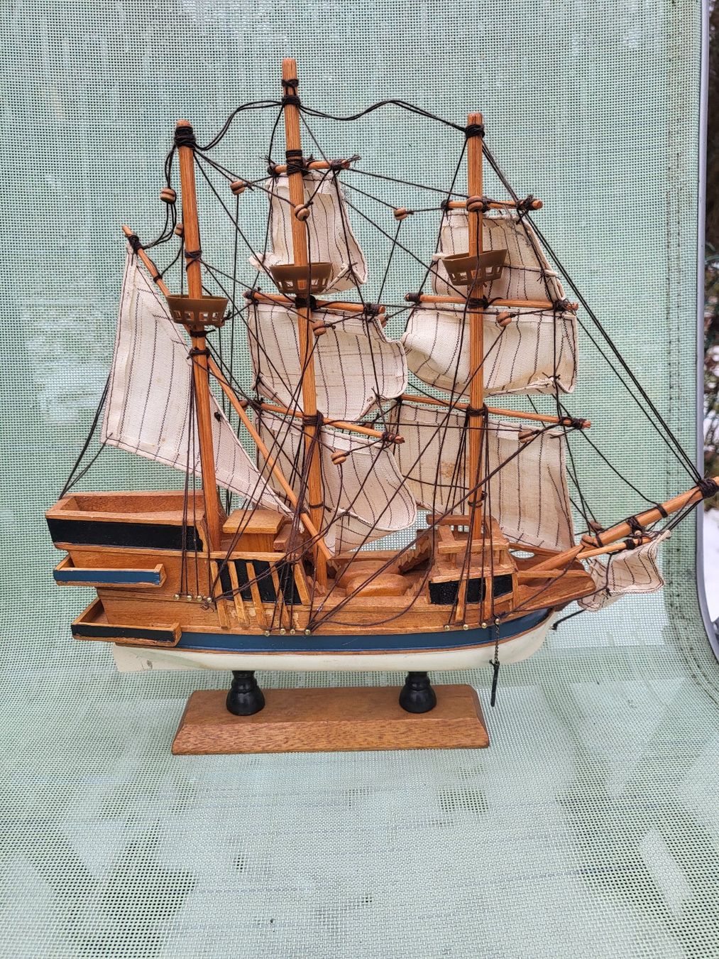 Kit di modellismo & Modellini statici: Antike Segelschiff "Revenge" Schiffsmodell Holz 25X25cm – Usato da Delémont venduto da mvl_l76c 1