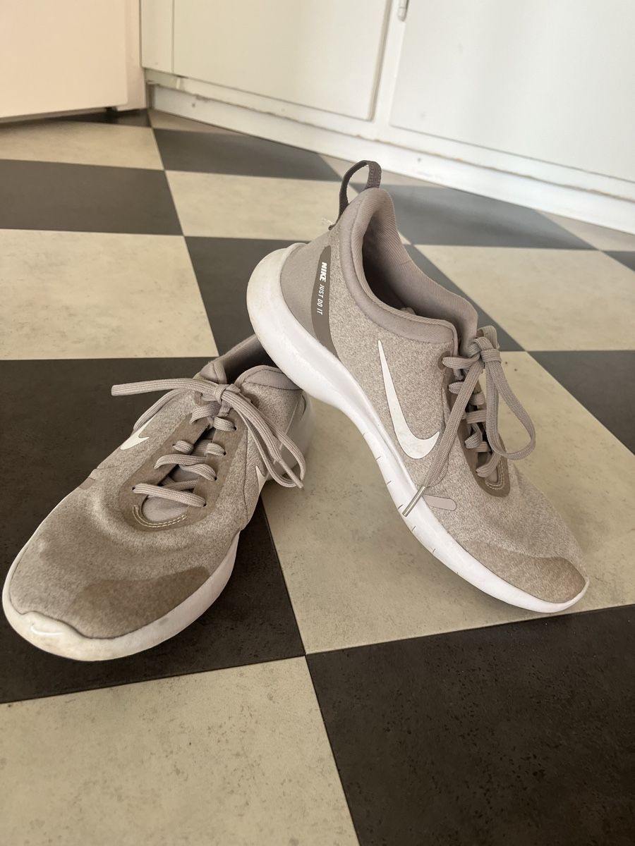 Nike Scarpe da donna: Nike Flex Experience 8, Damen Turnschuhe, Grösse 38.5 – Usato da Luzern venduto da Boudin03