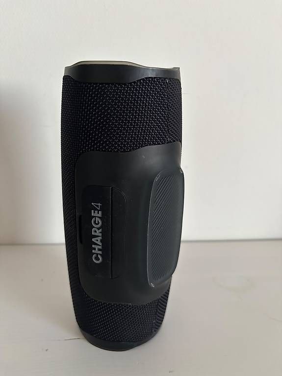 Haut-parleurs: JBL Charge 4 Bluetooth-Lautsprecher  Schwarz – D'occasion à Winterthur par Bruce_Wayne_22 4