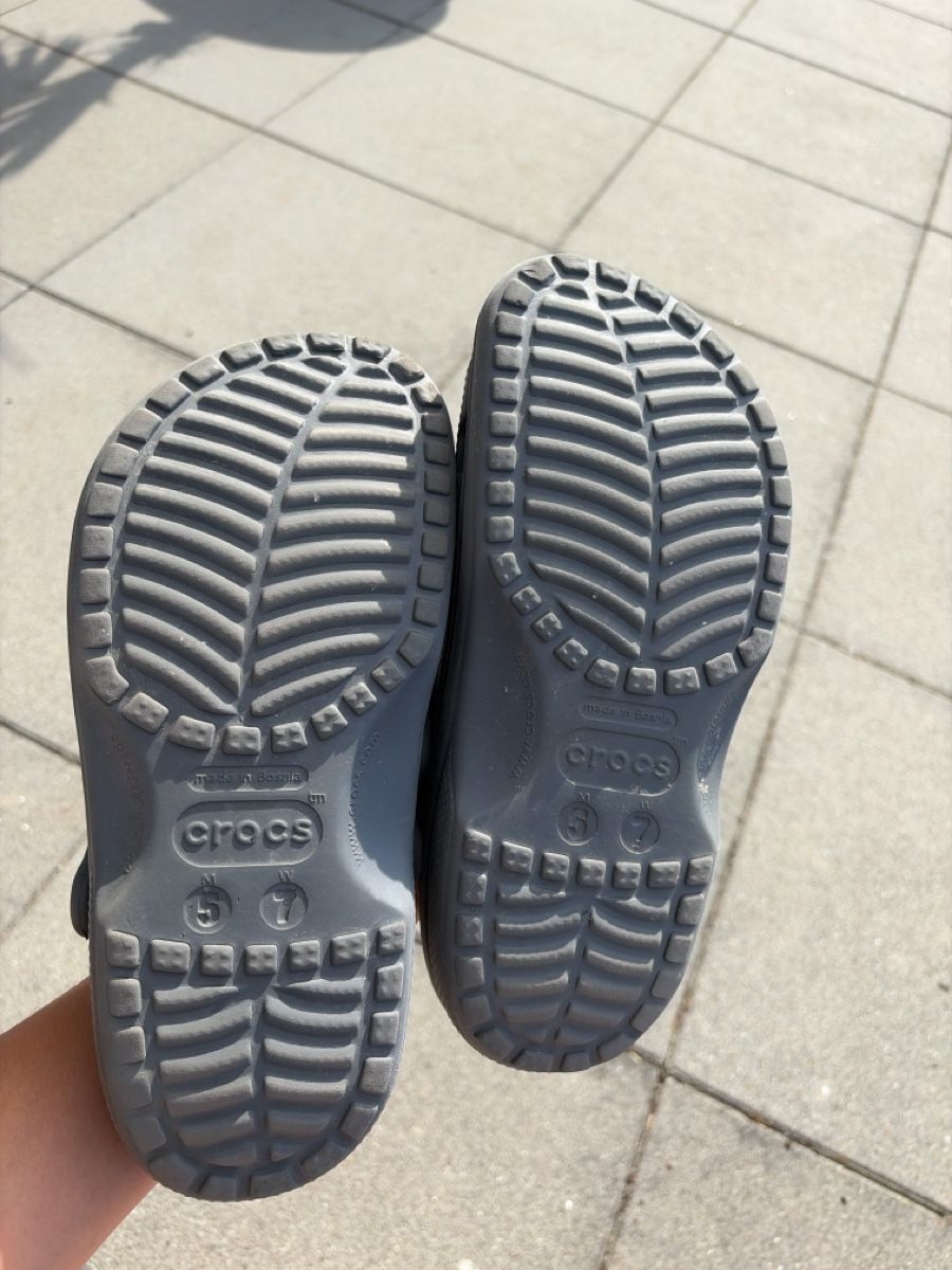 Crocs Chaussures femmes: Crocs Clogs grau Grösse 37/38. guter Zustand – D'occasion à Opfershofen TG par dan_nxk8 2