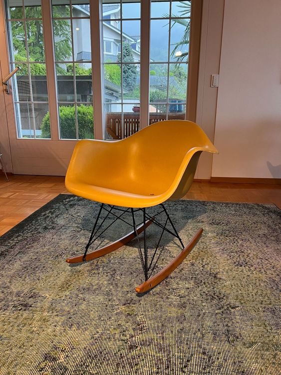Vitra Armchair Fiberglas mit Rocking Chair Unterbau gelb Kaufen auf