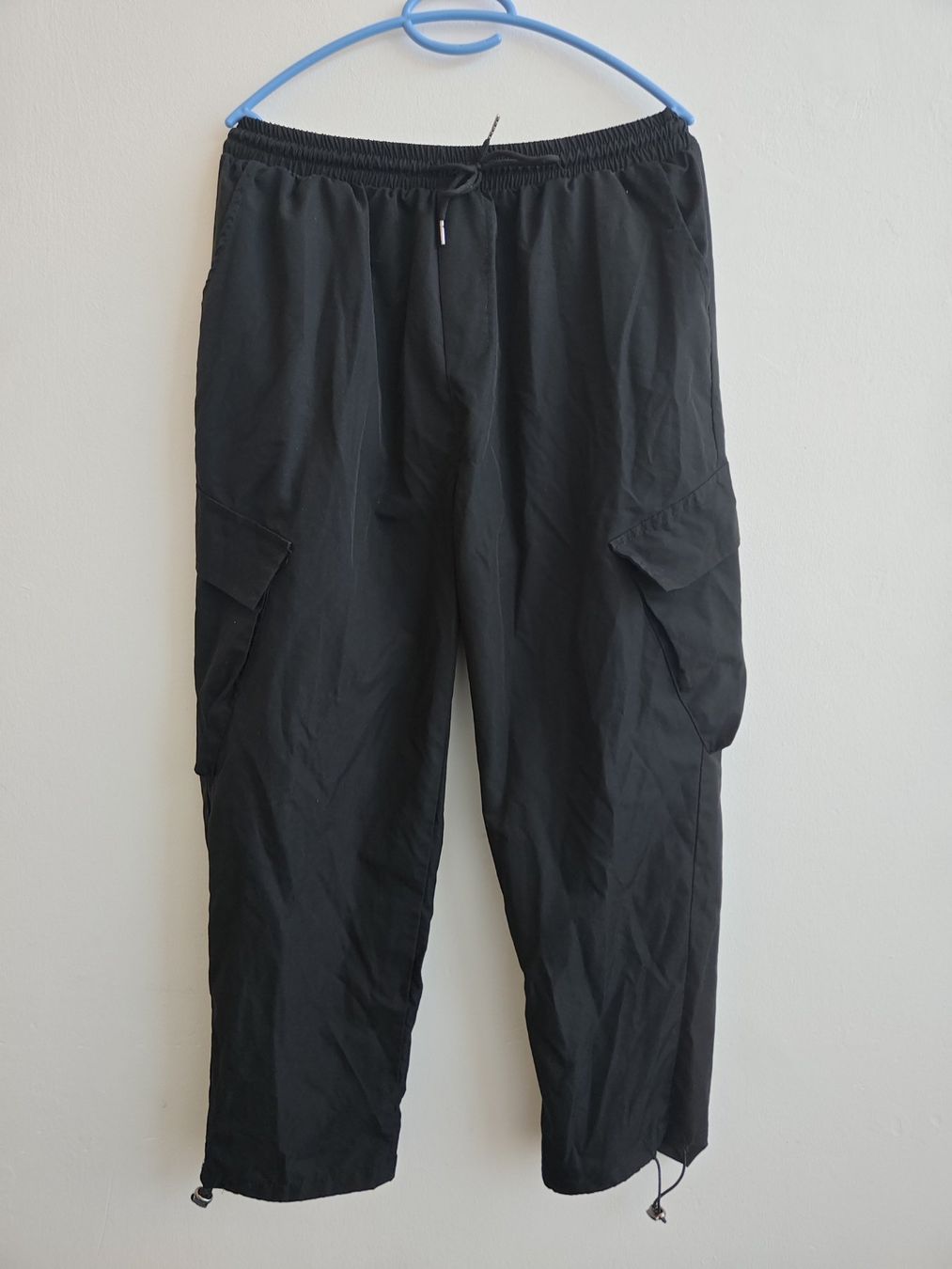 Pantaloni: Schwarze Cargo-Hose, Gr. L – Usato da Zürich venduto da jan_dwt5