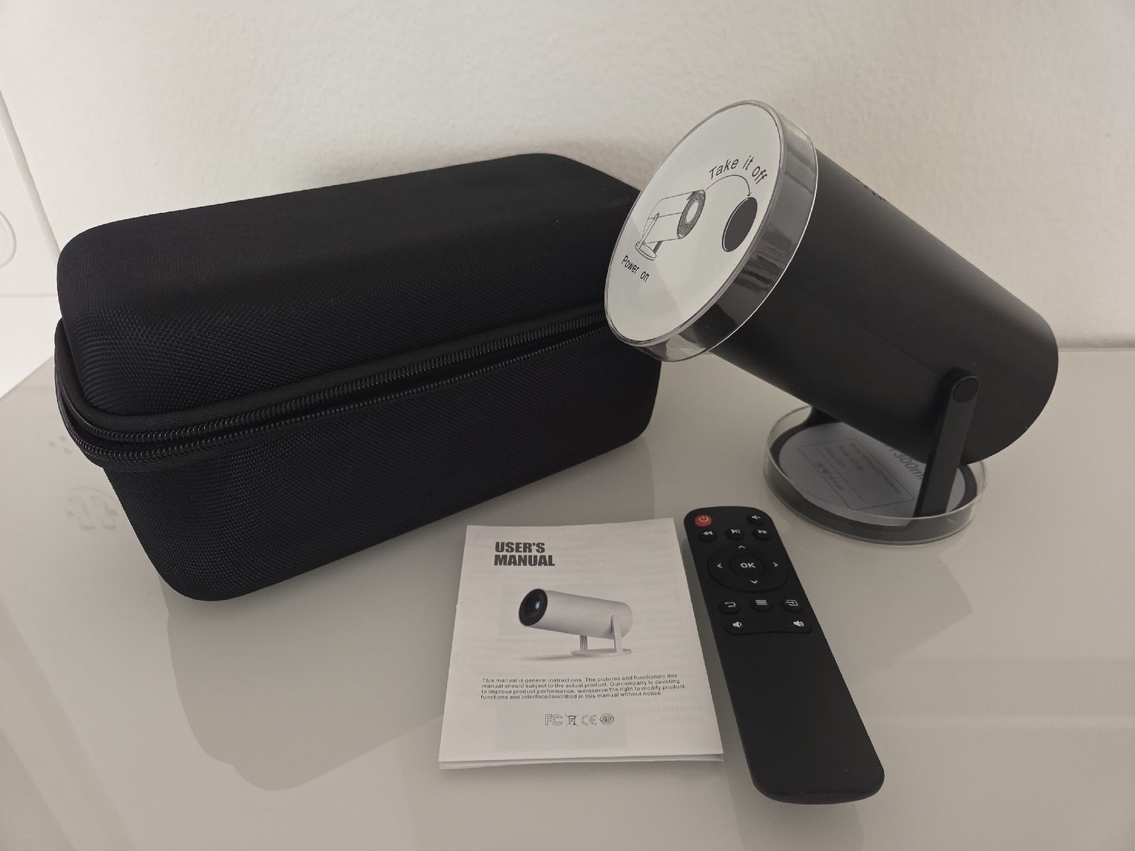 Vidéoprojecteurs: Mini Projektor mit Wifi & Bluetooth – D'occasion à Embrach par Musti20