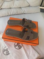 Sandales Hermes cuir taupe t.41. État neuf. Parfait ét