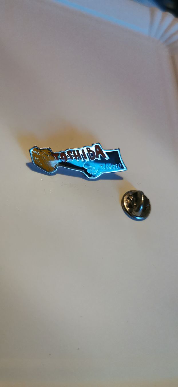 Placchette & Badge: Pin Toshiba  – Usato da Genève venduto da vins50