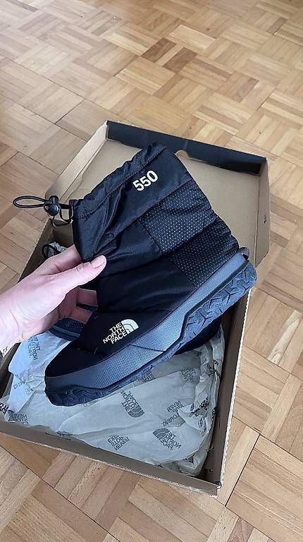 Scarpe da uomo: The North Face Nuptse Winterschuhe – Nuovo (secondo la descrizione) da Luzern venduto da hir_clx2 1