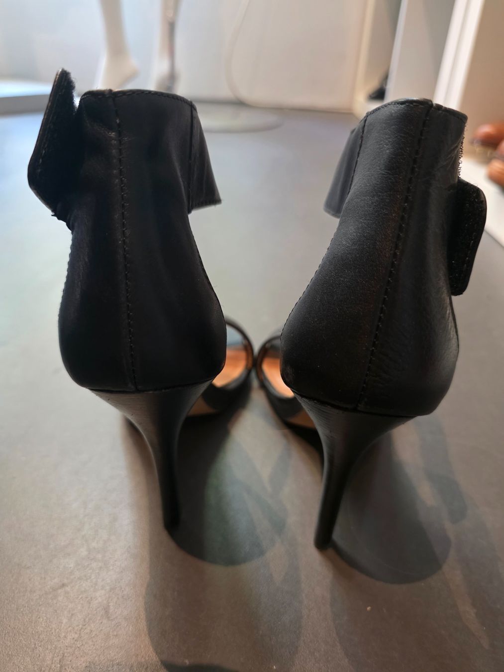 Chaussures femmes: Donna Karan Sandale – D'occasion à Zürich par ANU-AnimalsNeedUs 3
