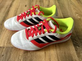Adidas Hallenschuhe / Fussballschuhe - Grösse 34