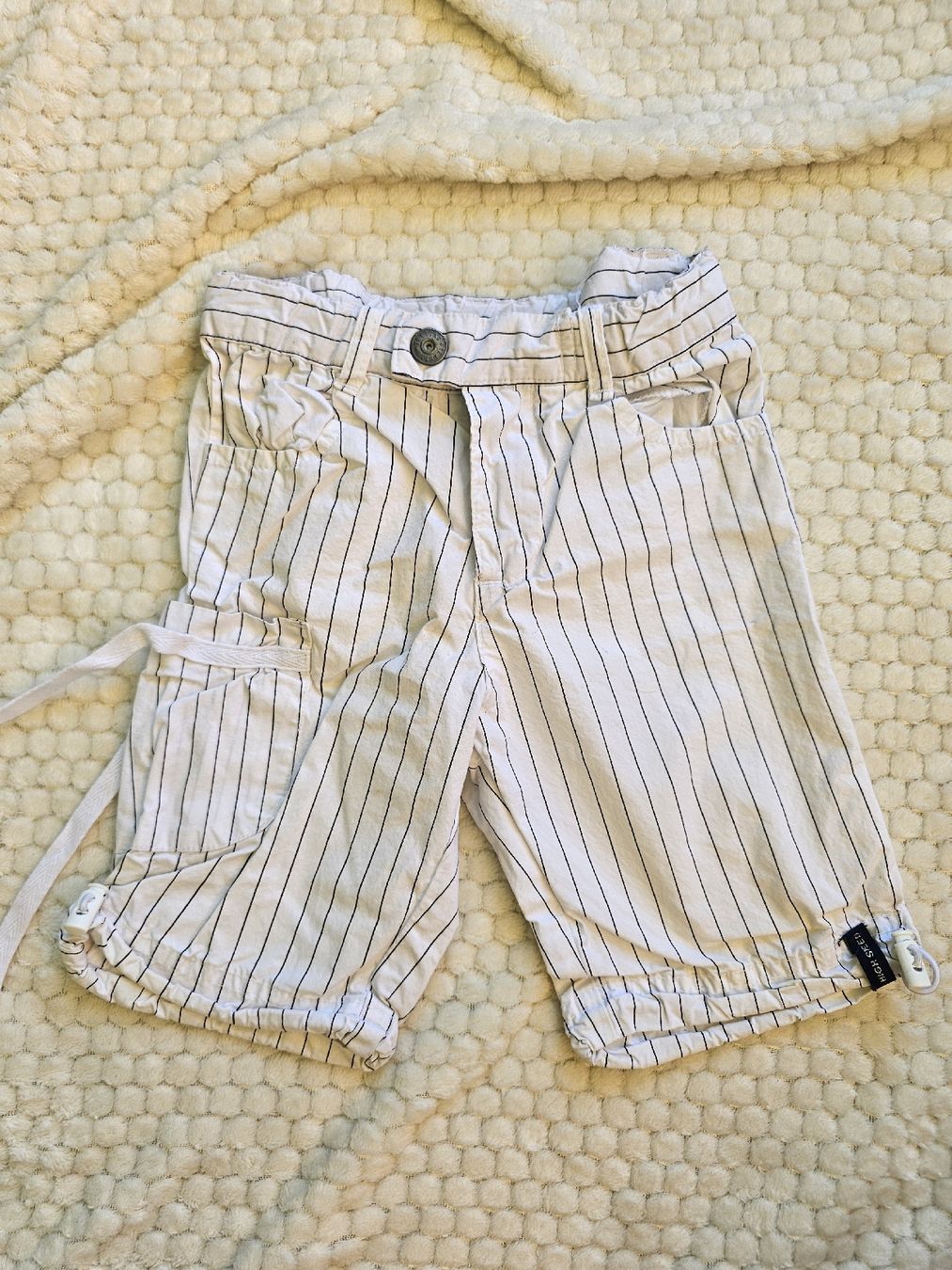 Pantaloni: Short rayé blanc - marine 74 - 80 / 12 - 18 mois – Usato da Gland venduto da Vee_0