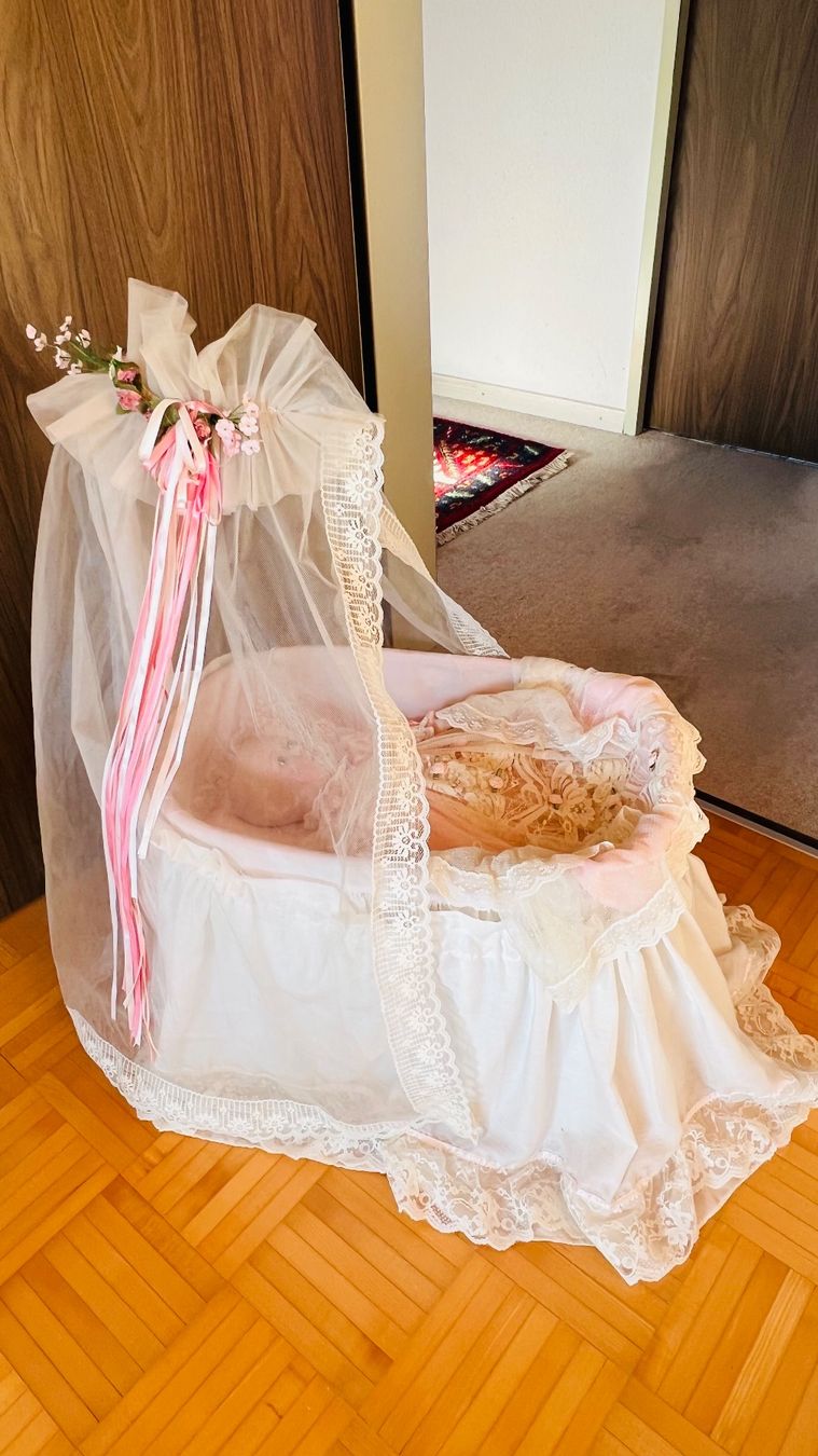 Sdraiette & Sdraiette a dondolo: Puppe mit Wiege – Usato da Röschenz venduto da tan_xlt9 7