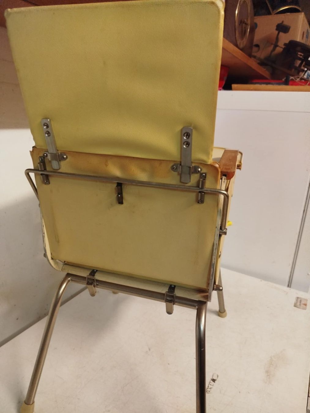 Sedie: Ancienne chaise  pour enfants. – Usato da La Chaux-de-Fonds venduto da Emmaus2300CDF 6