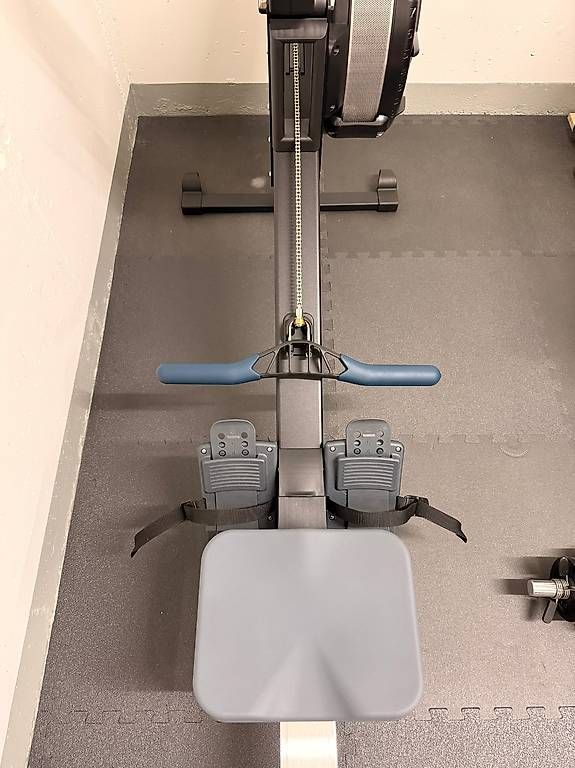 Concept 2 Hometrainer: Concept2 Rudergerät RowERG PM5 Motor, Standardhöhe – Usato da Zürich venduto da Knoedelwumms 1