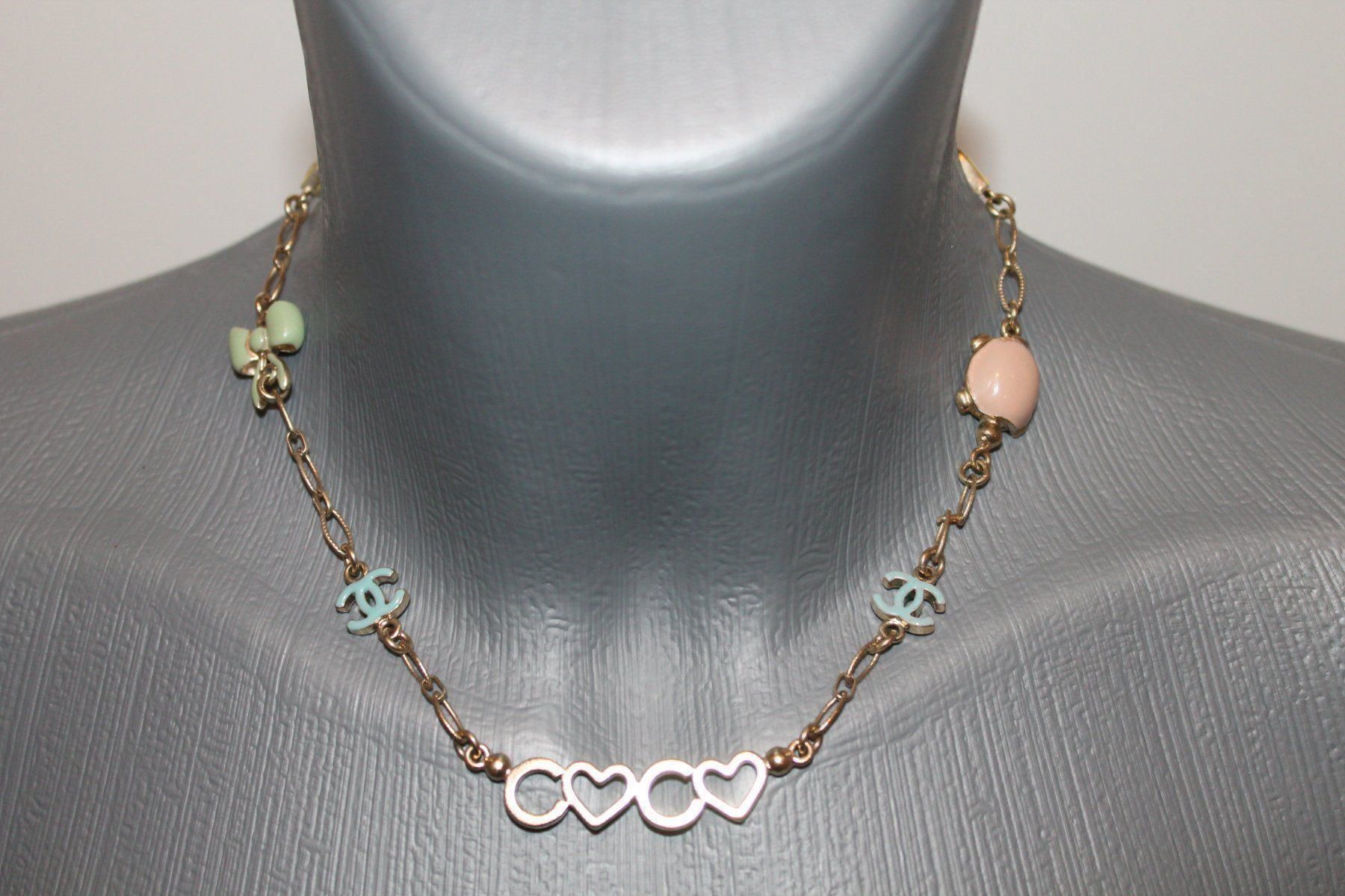Chanel Catenine: Chanel Coco Hals Kette Collier Sommer – Usato da Wängi venduto da Pambola