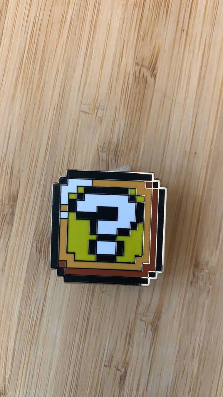 Consoles: Pin Pixel Mario Box – Neuf avec emballage d'origine à Gebenstorf par RetroFuture