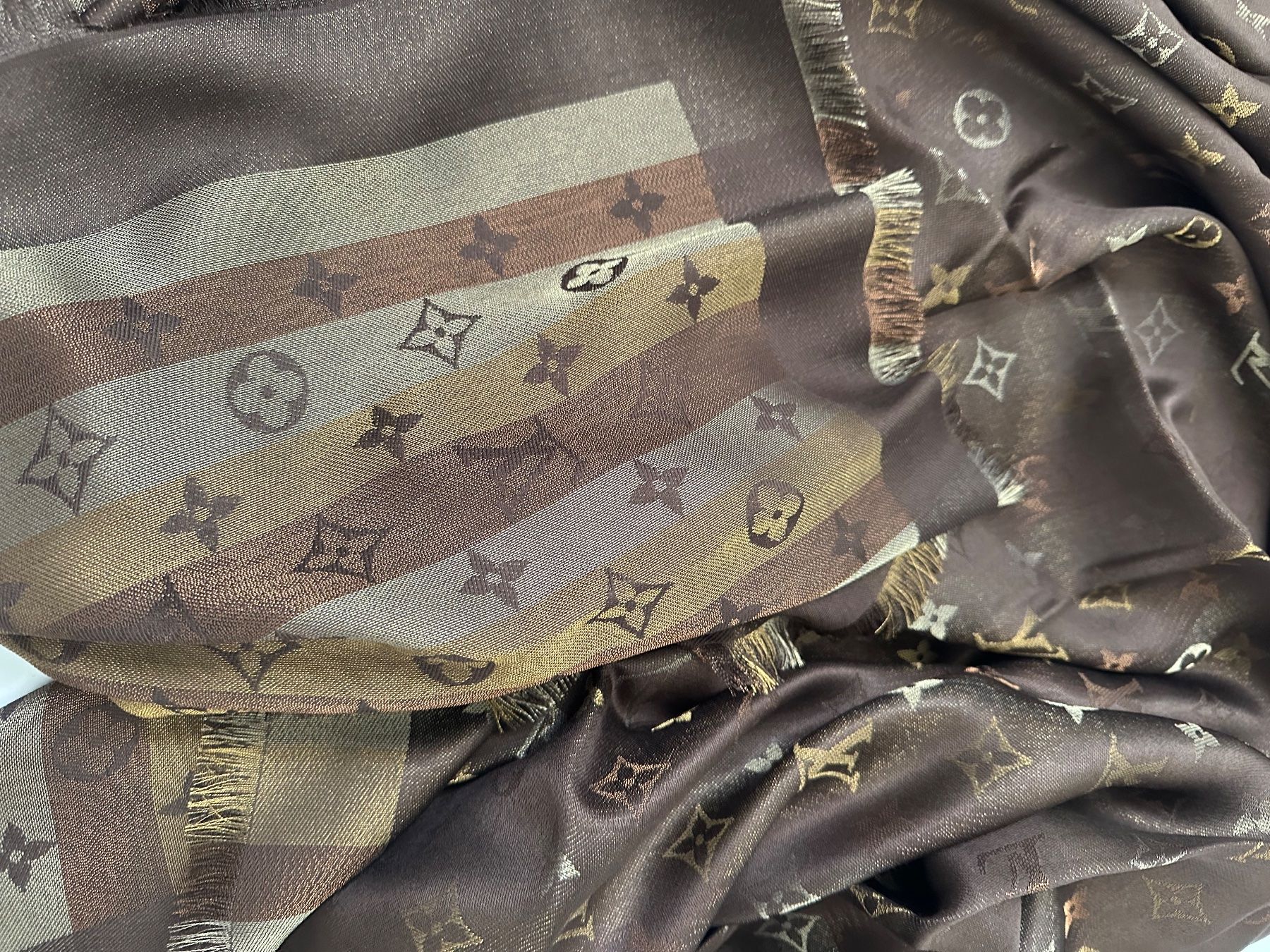 Louis Vuitton Foulards & écharpes: Louis Vuitton Monogram – Neuf (Voir description) à Pregassona par Reluxuryspace 2