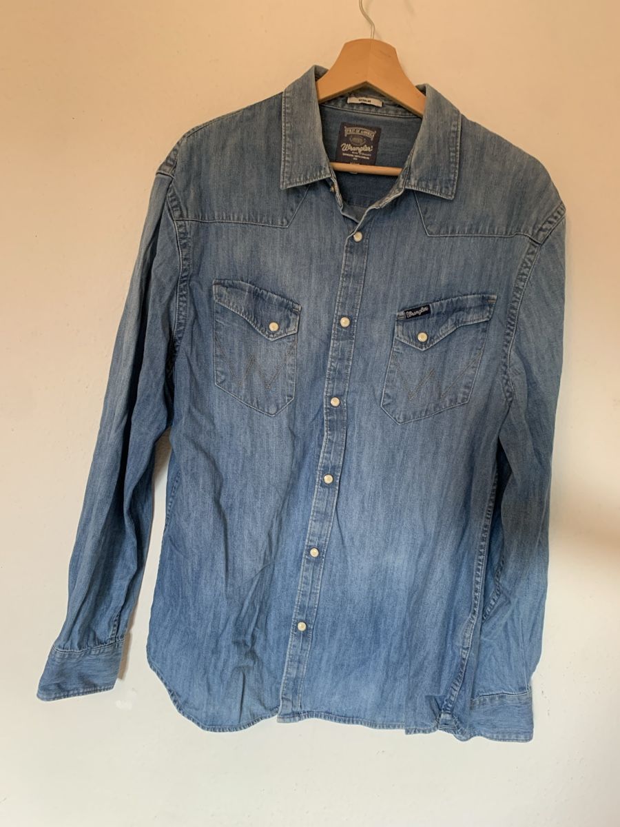Hemden: Wrangler Denim Shirt – Gebraucht aus Zürich von MerlinLev