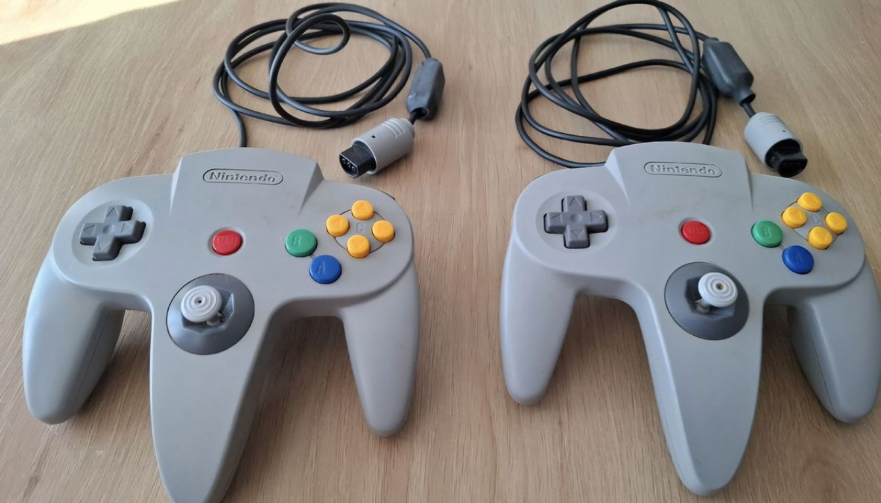 Nintendo Giochi: N64 controller 2x nintendo 64 manettes – Usato da Ursy venduto da RetroBebar777