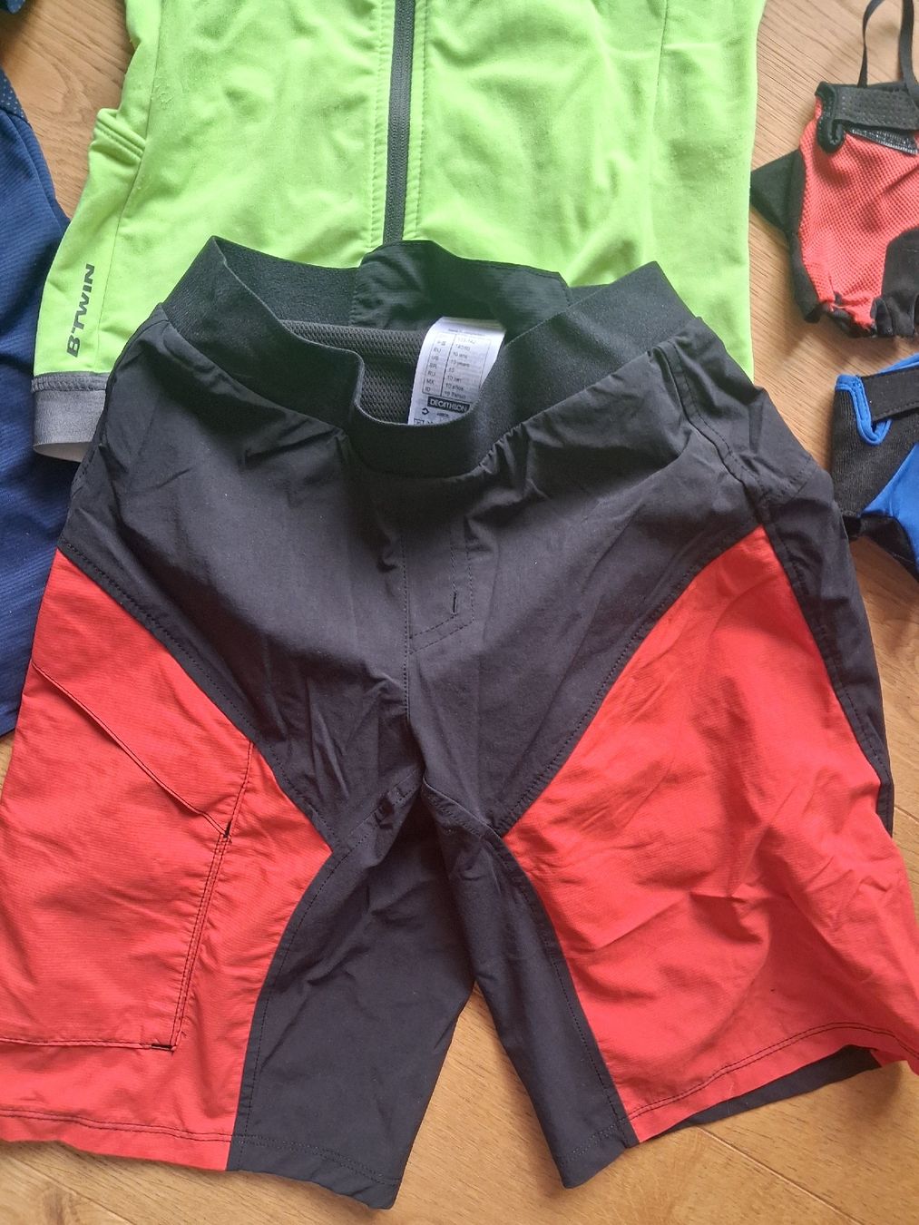 Decathlon Kleiderpakete & -sets: Veloset f. Kinder Gr. 134/140 – Gebraucht aus Thalwil von myandine 2