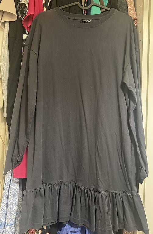 Kleider: T-Shirt Kleid – Gebraucht aus Basel von Spielzeugverkauf