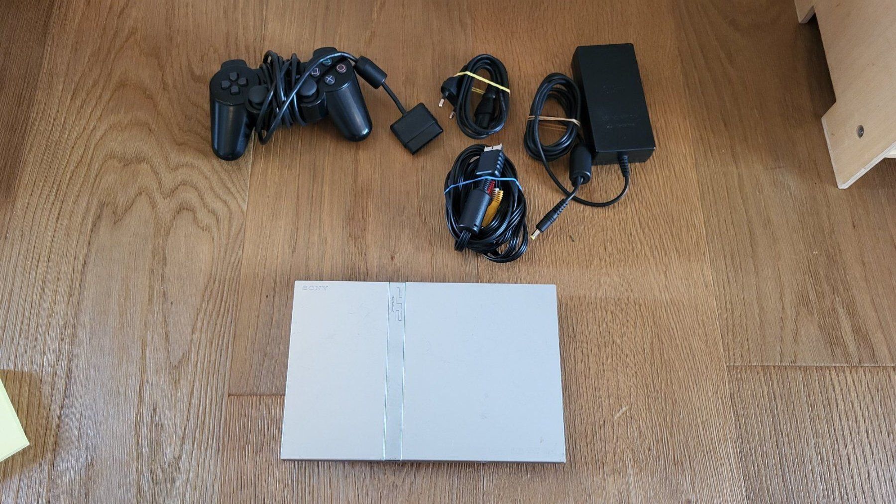 Sony Konsolen: Playstation 2 Slim Silber Kabel und Controller – Gebraucht aus Münsingen von DigitaleSpielecke 1