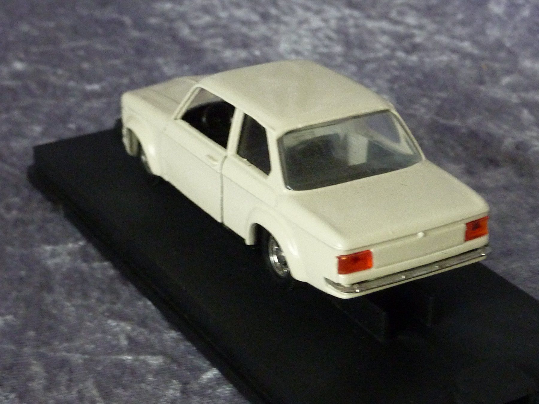 BMW Modellini d'auto: BMW 2002 Turbo 1:43 – Usato da Dürrenäsch venduto da modellautos4you 3