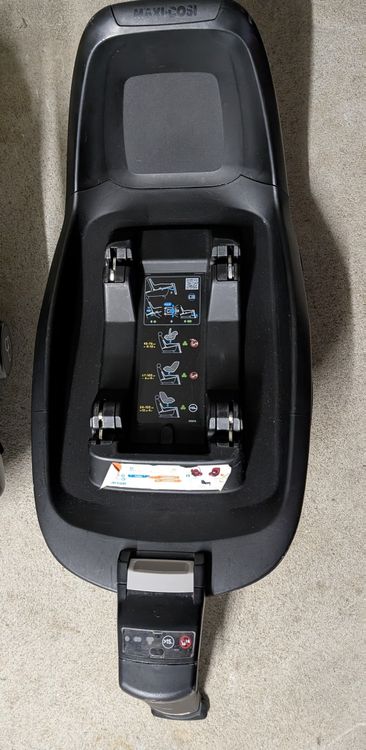 Maxi-Cosi Sièges auto: Maxi Cosi Pebble Babyschale mit Station – D'occasion à Domat/Ems par Paschaff 1