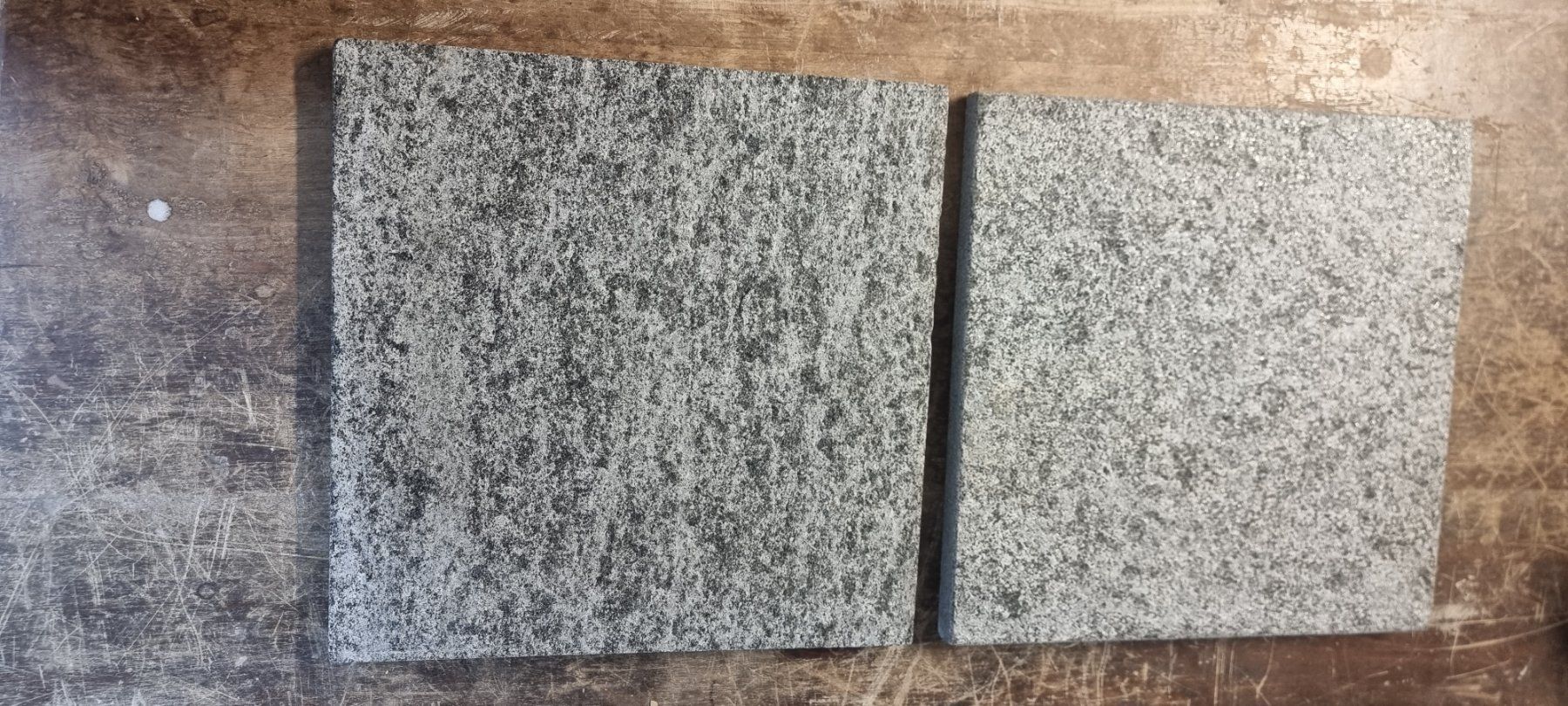 Rivestimenti per pavimenti: 2 St Onsernone Gneis Gartenplatten Bodenplatten geflammt – Nuovo (secondo la descrizione) da Thalwil venduto da Qualitaetdesign 1
