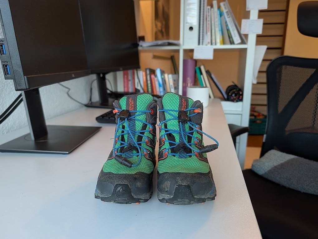 Scarpe per ragazzi: Gut erhaltene Wanderschuhe Gr. 28 – Usato da Gattikon venduto da eul_zzz2 2