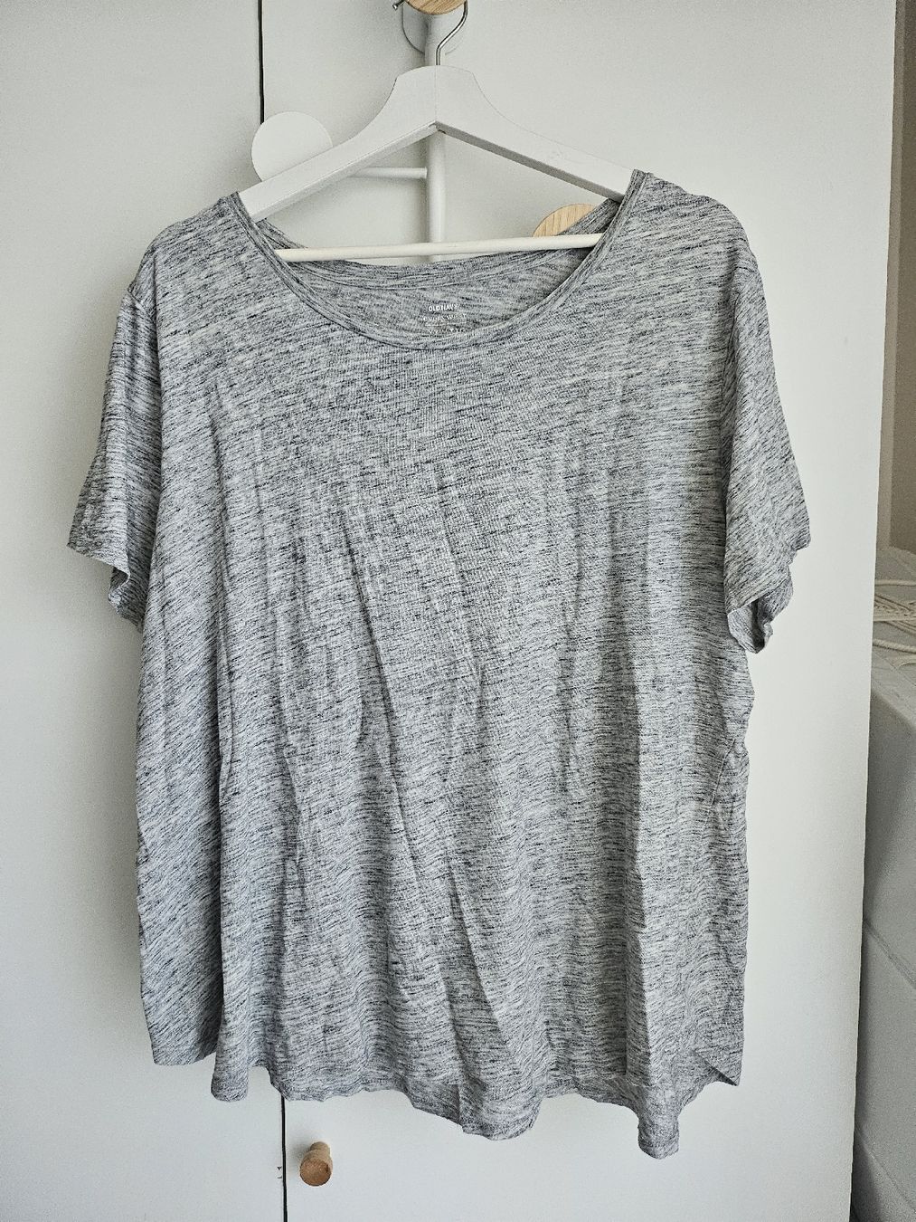 T-Shirts: Old Navy Basic Shirt grau melange gr.XXL – Gebraucht aus Allschwil von na.wi.90
