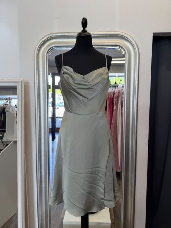 Elegantes Kleid in Salbeigrün - Größe 42